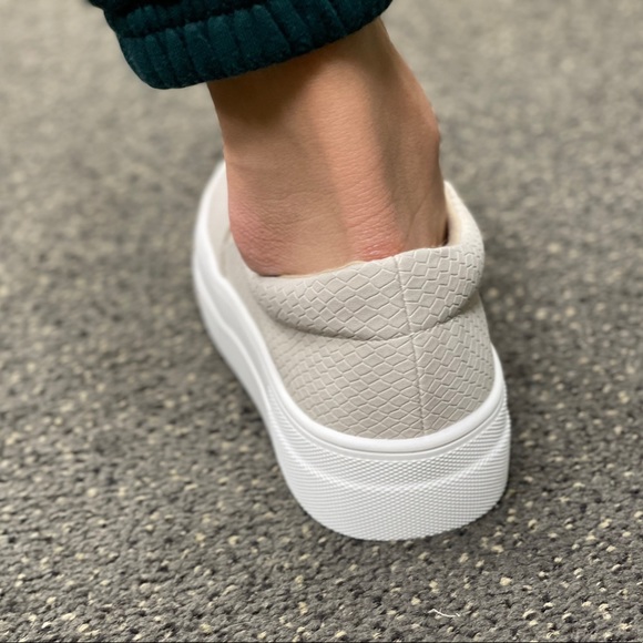 Stone Cobra Scale texture slip on sneakers - Picture 10 of 11